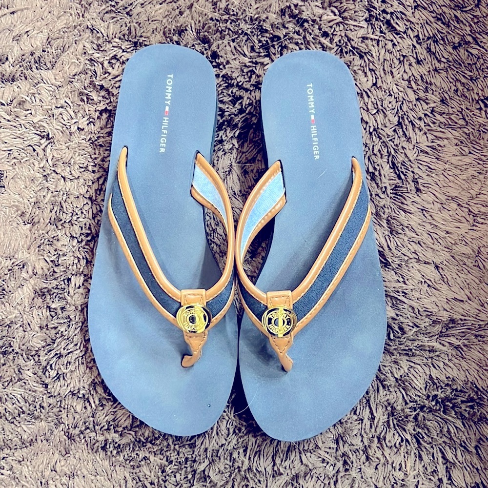 Tommy Hilfiger rarely worn sandals (flips).
